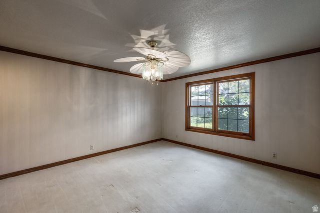 5529 S WOODCREST DR, Holladay, UT 84117
