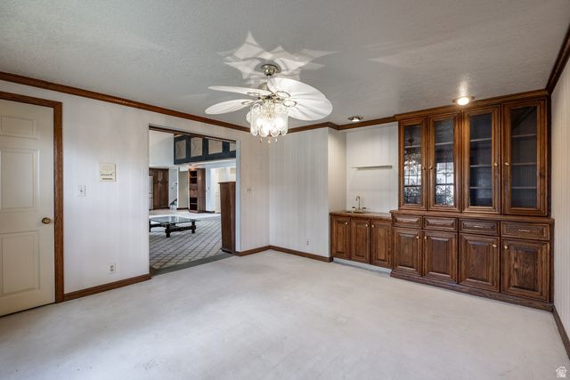 5529 S WOODCREST DR, Holladay, UT 84117
