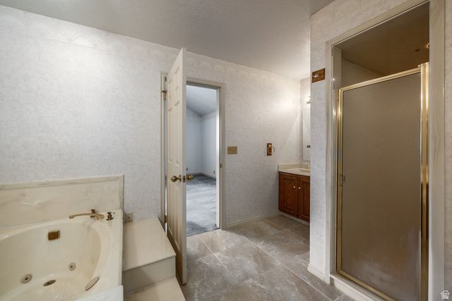 5529 S WOODCREST DR, Holladay, UT 84117