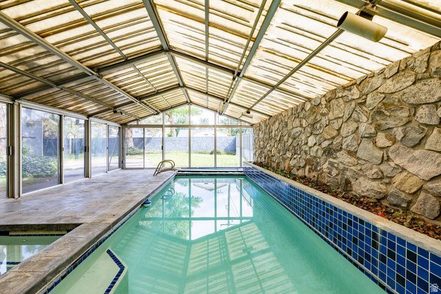 5529 S WOODCREST DR, Holladay, UT 84117