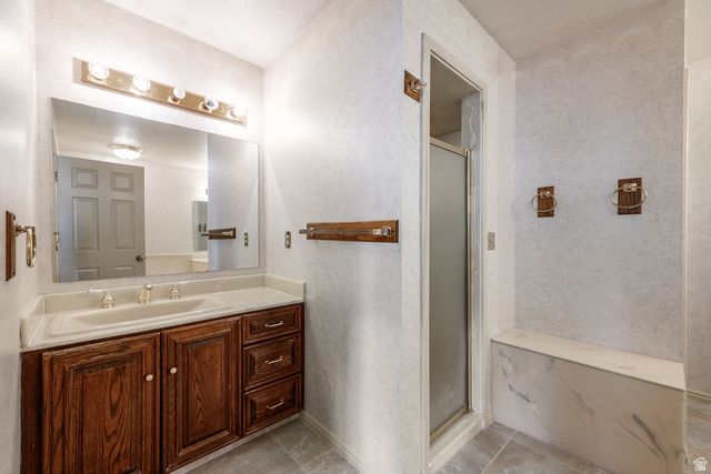 5529 S WOODCREST DR, Holladay, UT 84117