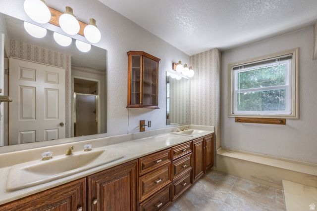 5529 S WOODCREST DR, Holladay, UT 84117
