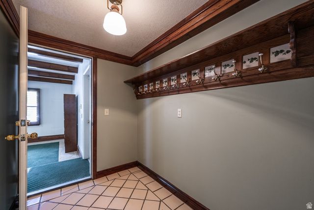 5529 S WOODCREST DR, Holladay, UT 84117