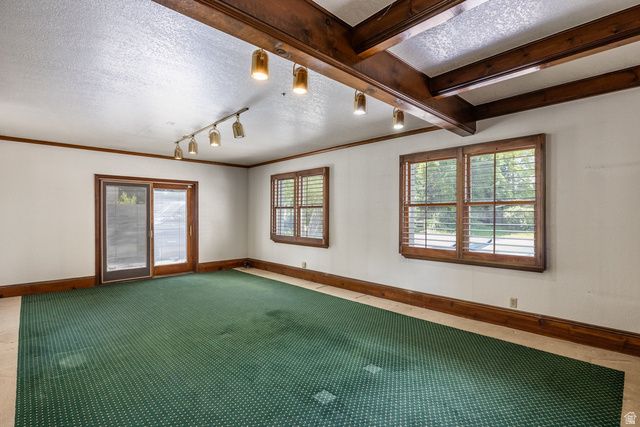 5529 S WOODCREST DR, Holladay, UT 84117