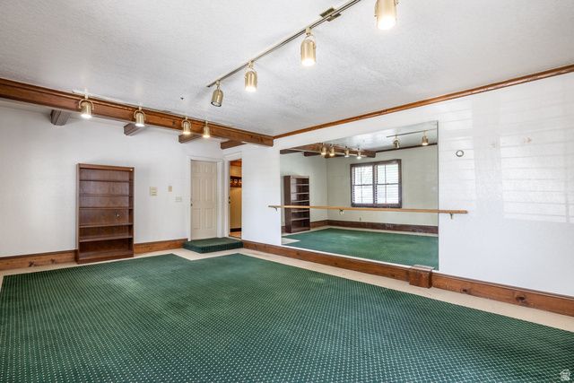 5529 S WOODCREST DR, Holladay, UT 84117