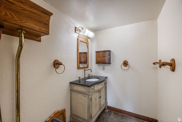 5529 S WOODCREST DR, Holladay, UT 84117