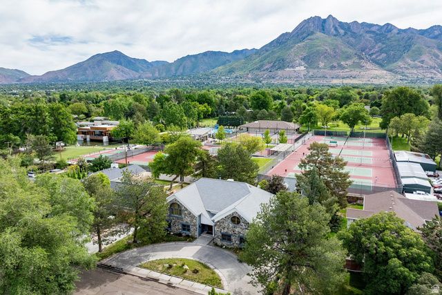 5529 S WOODCREST DR, Holladay, UT 84117
