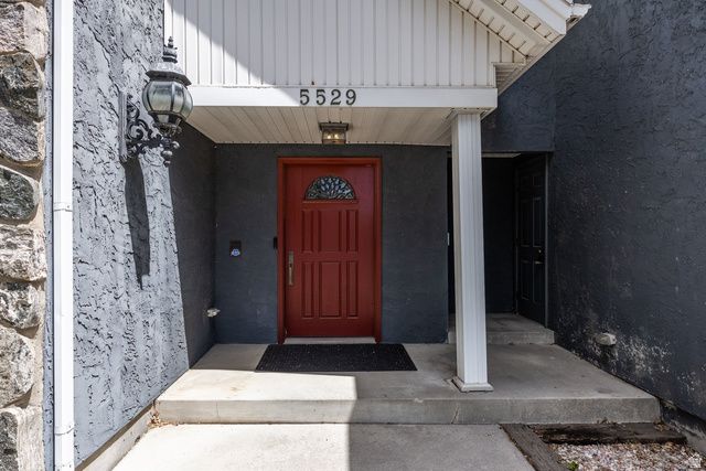 5529 S WOODCREST DR, Holladay, UT 84117