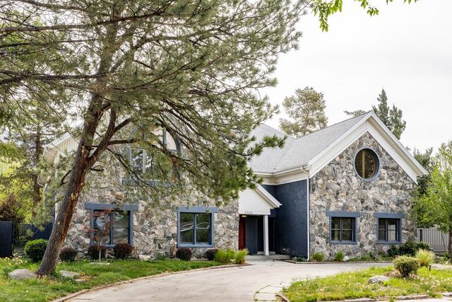5529 S WOODCREST DR, Holladay, UT 84117