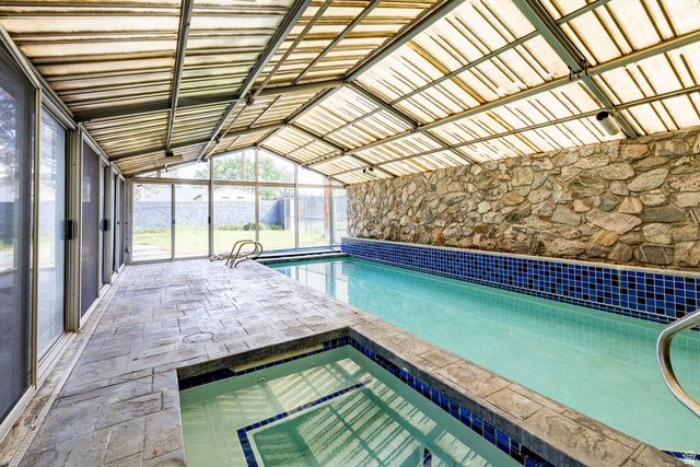 5529 S WOODCREST DR, Holladay, UT 84117