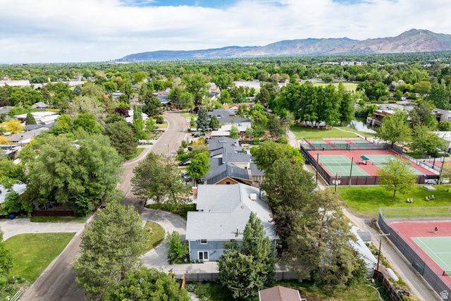 5529 S WOODCREST DR, Holladay, UT 84117