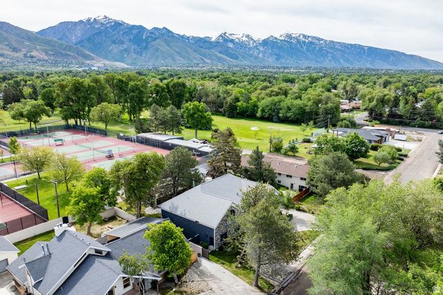 5529 S WOODCREST DR, Holladay, UT 84117