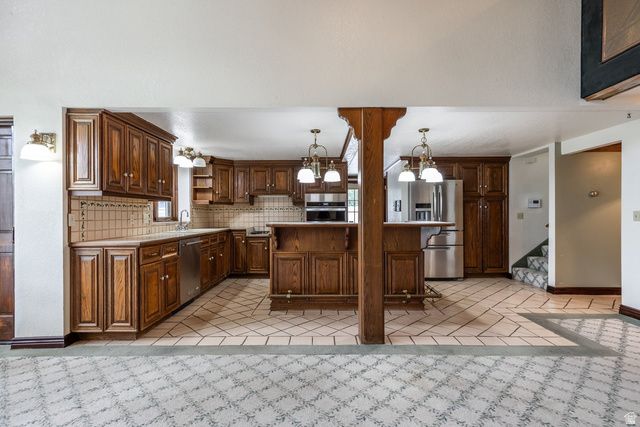 5529 S WOODCREST DR, Holladay, UT 84117