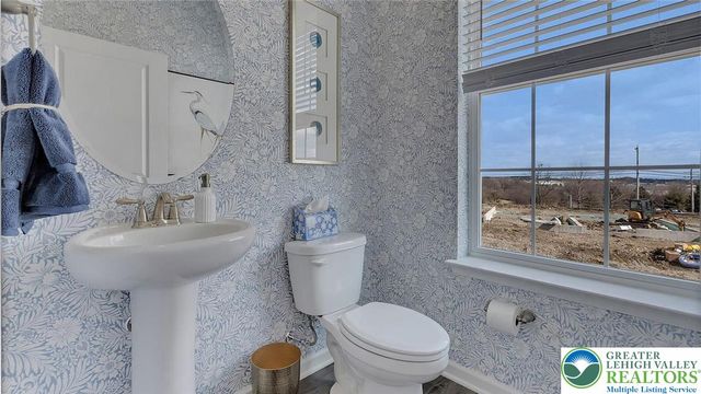 229 Winding Road, Forks Twp, PA 18040