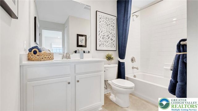 229 Winding Road, Forks Twp, PA 18040