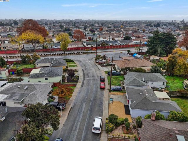 15377 Churchill St, San Leandro, CA 94579