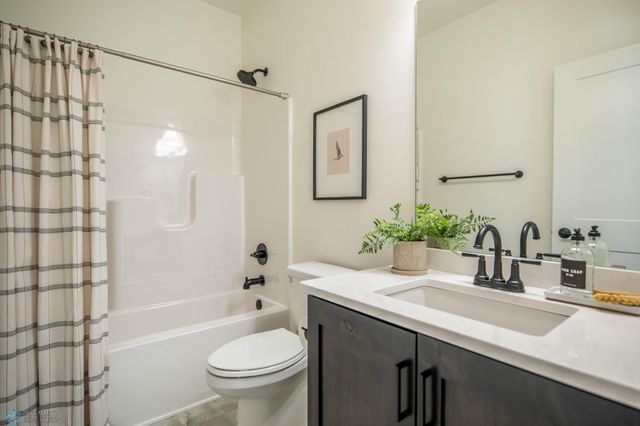 5116 Mira Way W, West Fargo, ND 58078