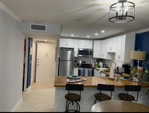 1516 S LAKESIDE Drive 107, Lake Worth Beach, FL 33460