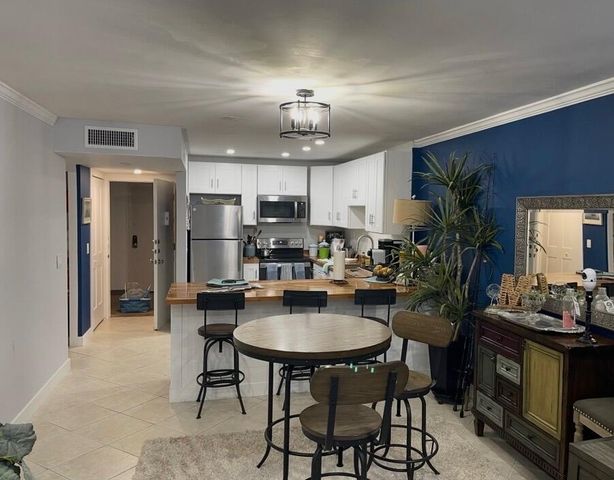 1516 S LAKESIDE Drive 107, Lake Worth Beach, FL 33460
