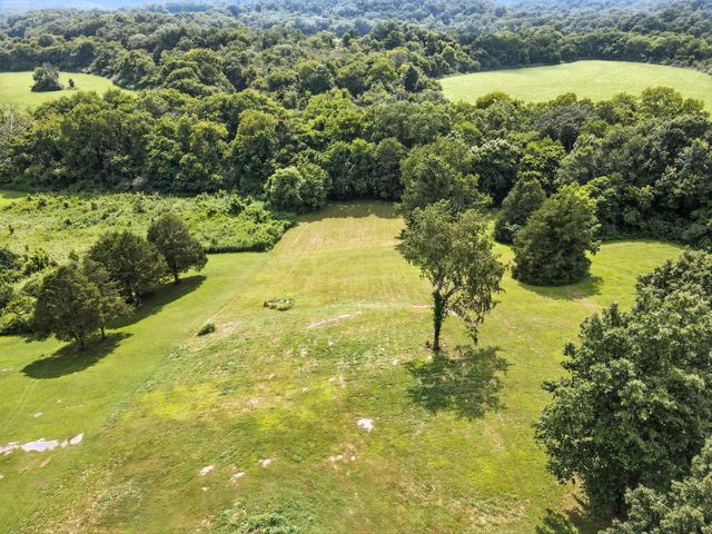 2668 McKnight Rd, Culleoka, TN 38451