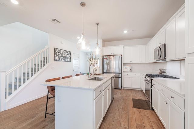5817 E Alexander Avenue, Fresno, CA 93727