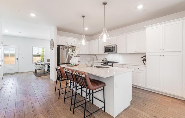 5817 E Alexander Avenue, Fresno, CA 93727
