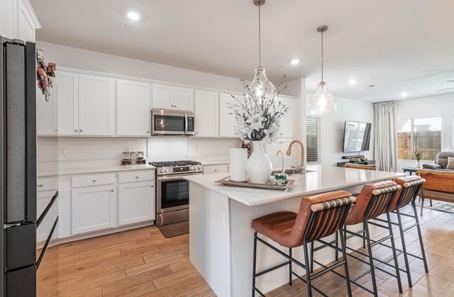 5817 E Alexander Avenue, Fresno, CA 93727