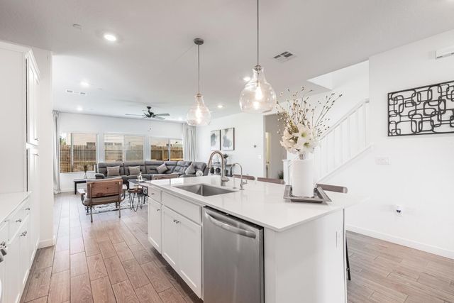 5817 E Alexander Avenue, Fresno, CA 93727
