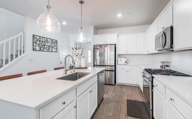 5817 E Alexander Avenue, Fresno, CA 93727