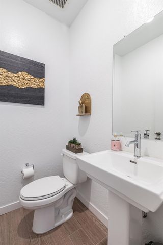 5817 E Alexander Avenue, Fresno, CA 93727