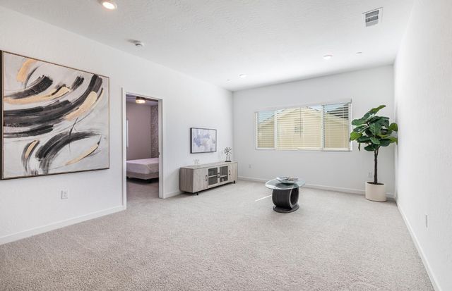 5817 E Alexander Avenue, Fresno, CA 93727