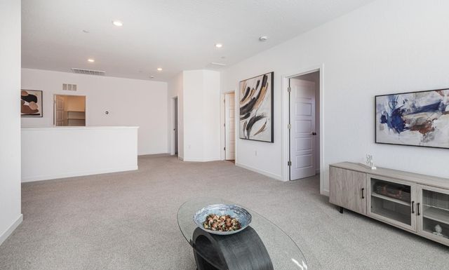 5817 E Alexander Avenue, Fresno, CA 93727