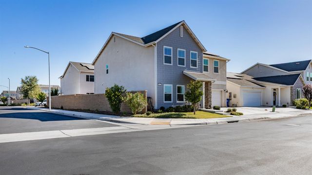 5817 E Alexander Avenue, Fresno, CA 93727