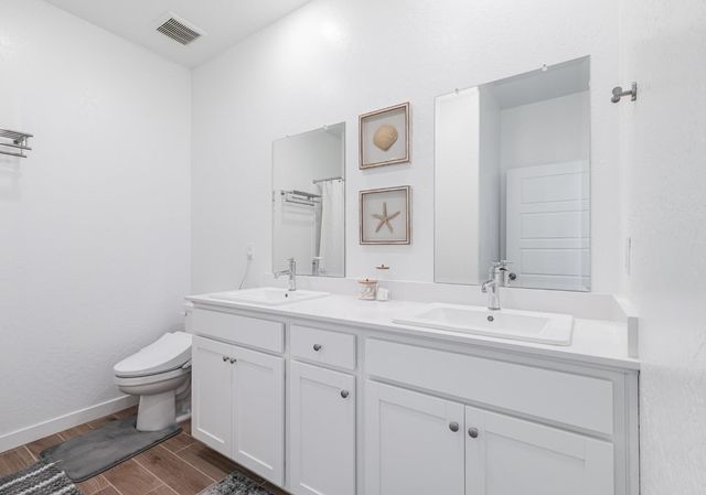 5817 E Alexander Avenue, Fresno, CA 93727