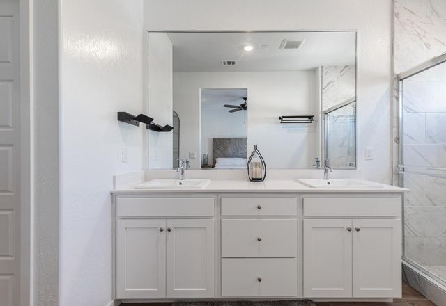 5817 E Alexander Avenue, Fresno, CA 93727