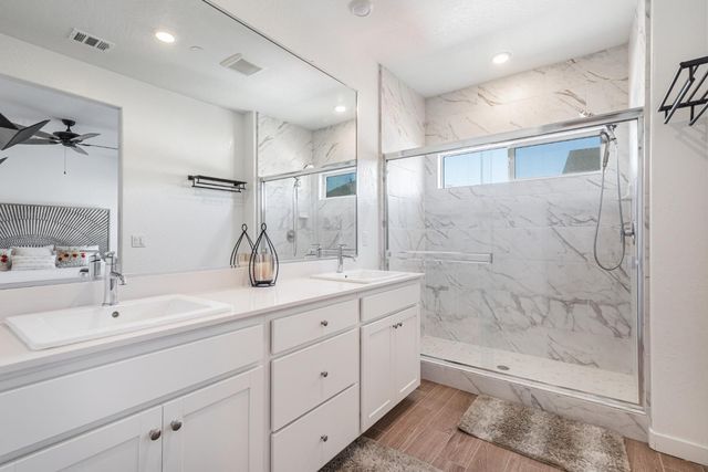 5817 E Alexander Avenue, Fresno, CA 93727
