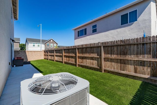 5817 E Alexander Avenue, Fresno, CA 93727