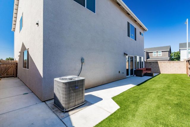 5817 E Alexander Avenue, Fresno, CA 93727