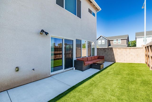 5817 E Alexander Avenue, Fresno, CA 93727