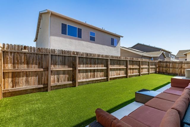 5817 E Alexander Avenue, Fresno, CA 93727
