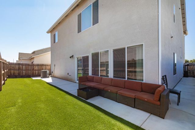 5817 E Alexander Avenue, Fresno, CA 93727
