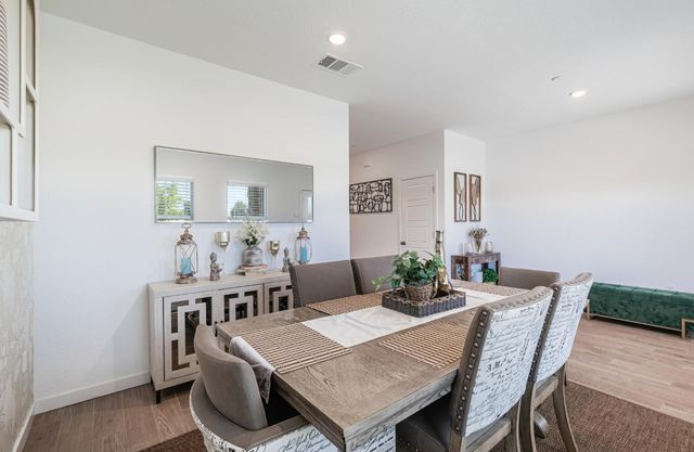 5817 E Alexander Avenue, Fresno, CA 93727