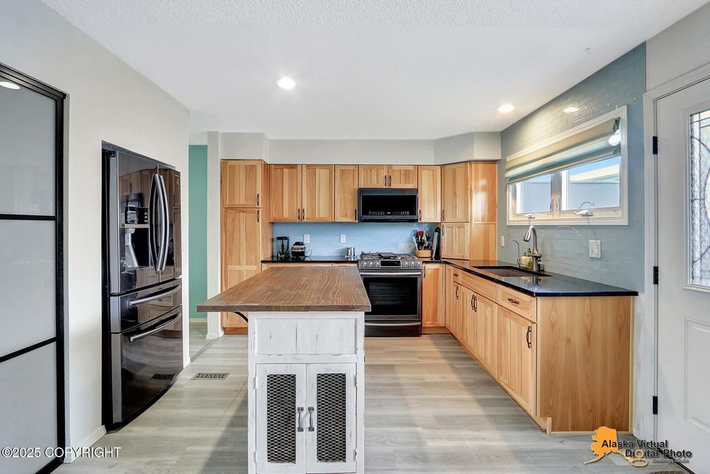 3265 Montclaire Court, #17E, Anchorage, AK 99503
