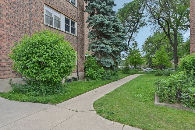 2142 W Rosemont Avenue 1A, Chicago, IL 60659