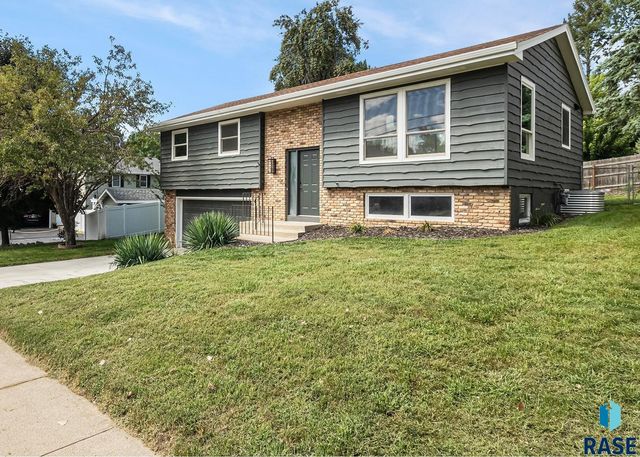 1904 E 49th St Street, Sioux Falls, SD 57103