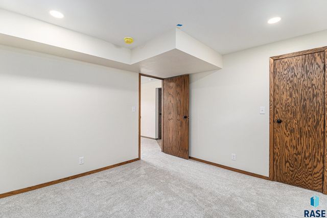 1904 E 49th St Street, Sioux Falls, SD 57103
