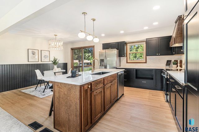 1904 E 49th St Street, Sioux Falls, SD 57103