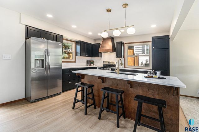 1904 E 49th St Street, Sioux Falls, SD 57103