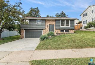 1904 E 49th St Street, Sioux Falls, SD 57103