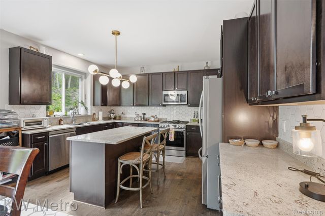 4953 W Stonegate Circle, Orion Charter Township, MI 48359